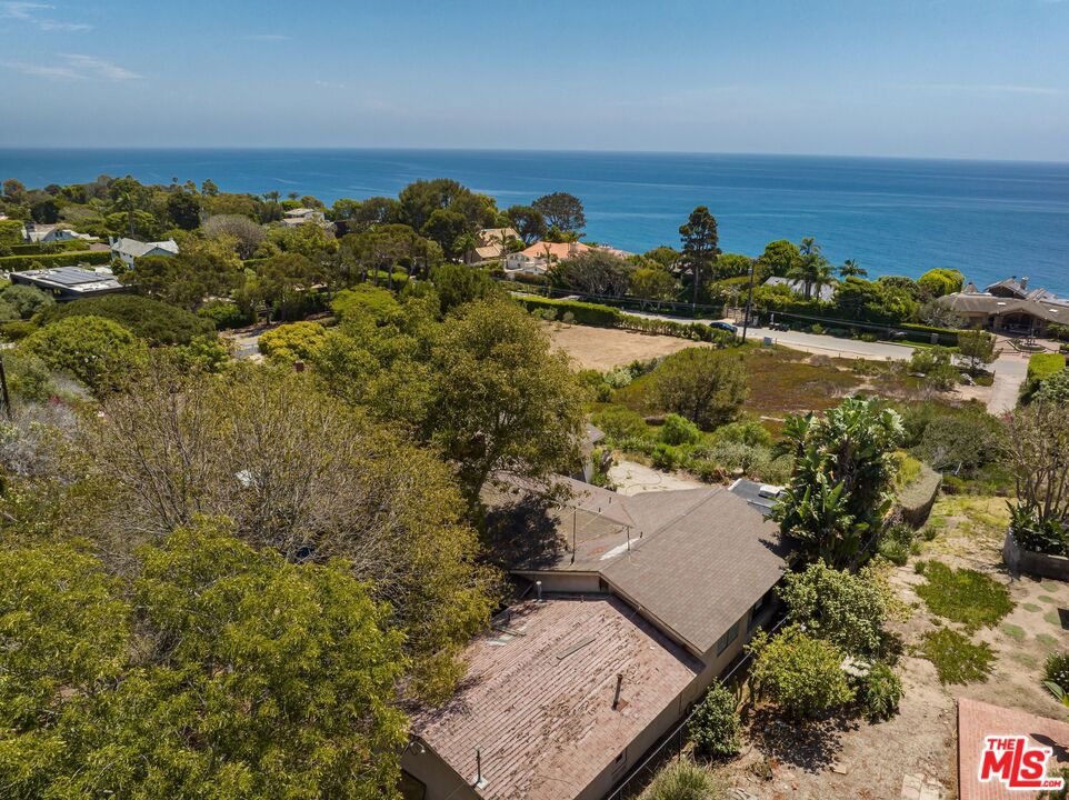 29029 Cliffside Drive Property Photo 9