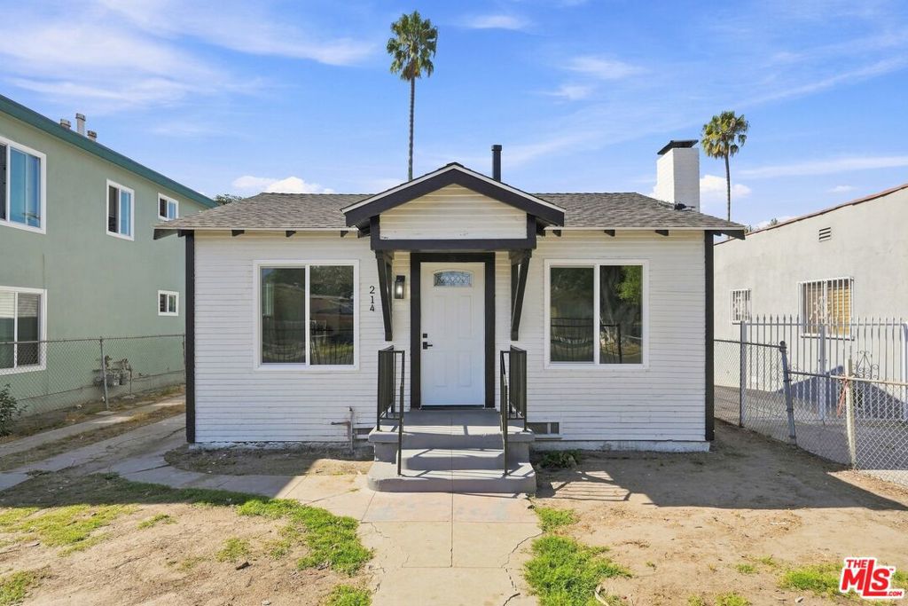 214 E 76th Place Property Photo 1