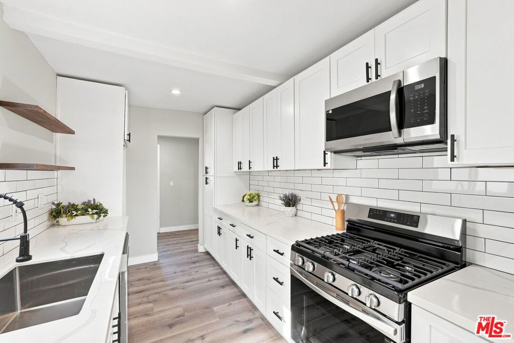214 E 76th Place Property Photo 11