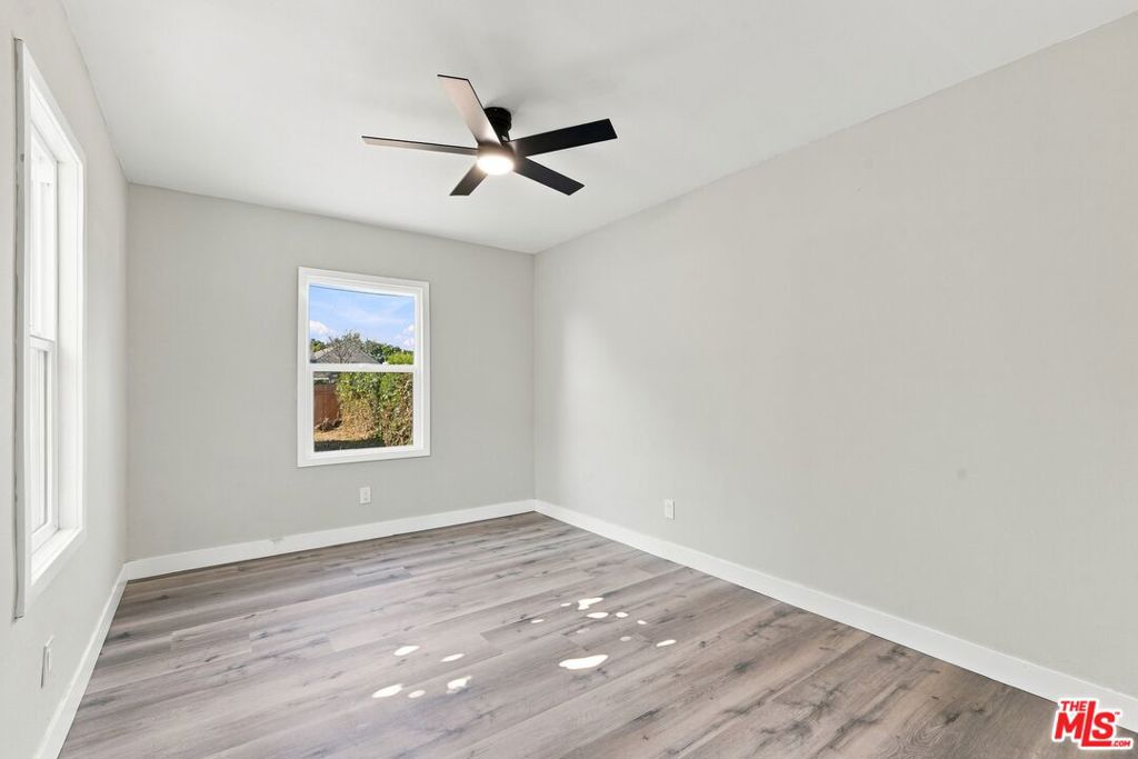 214 E 76th Place Property Photo 14
