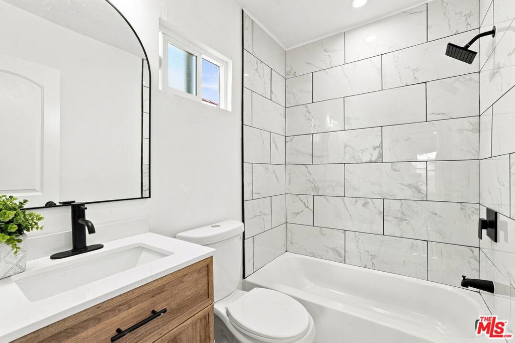 214 E 76th Place Property Photo 17