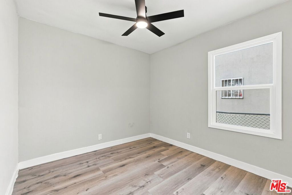 214 E 76th Place Property Photo 18