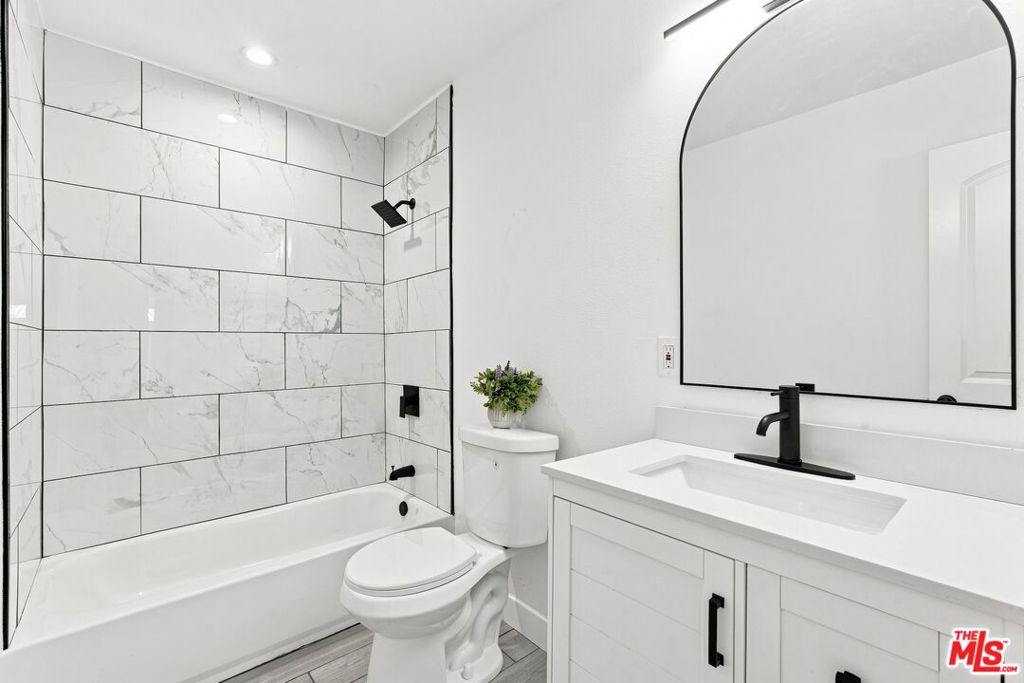214 E 76th Place Property Photo 20