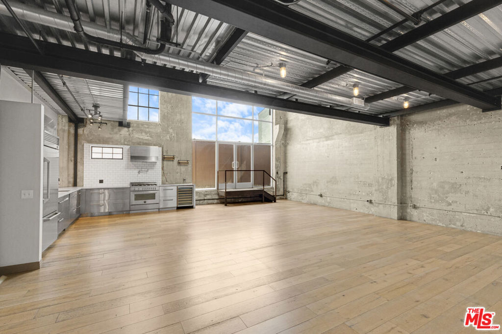 420 S San Pedro Street 106 Property Photo 3