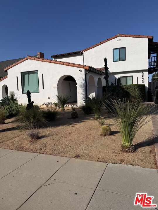 4342 Angeles Vista Boulevard Property Photo 1
