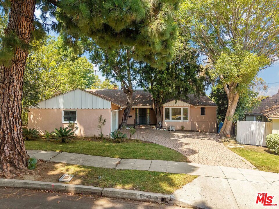 9149 Hillsboro Drive Property Photo 1