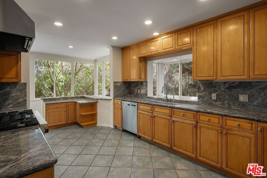 9149 Hillsboro Drive Property Photo 17