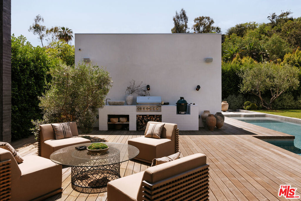 1307 N Doheny Drive Property Photo 31