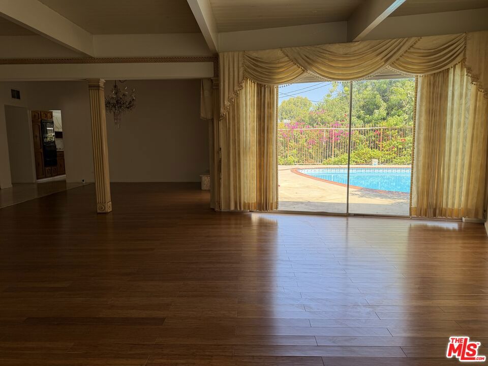 6417 Wystone Avenue Property Photo 6