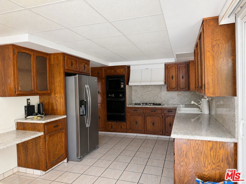 6417 Wystone Avenue Property Photo 8