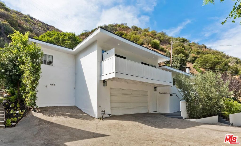 3493 Mandeville Canyon Road Property Photo 2