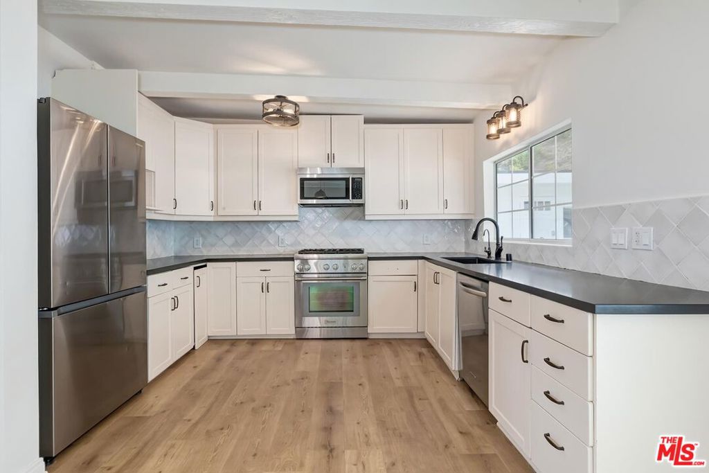 3493 Mandeville Canyon Road Property Photo 7