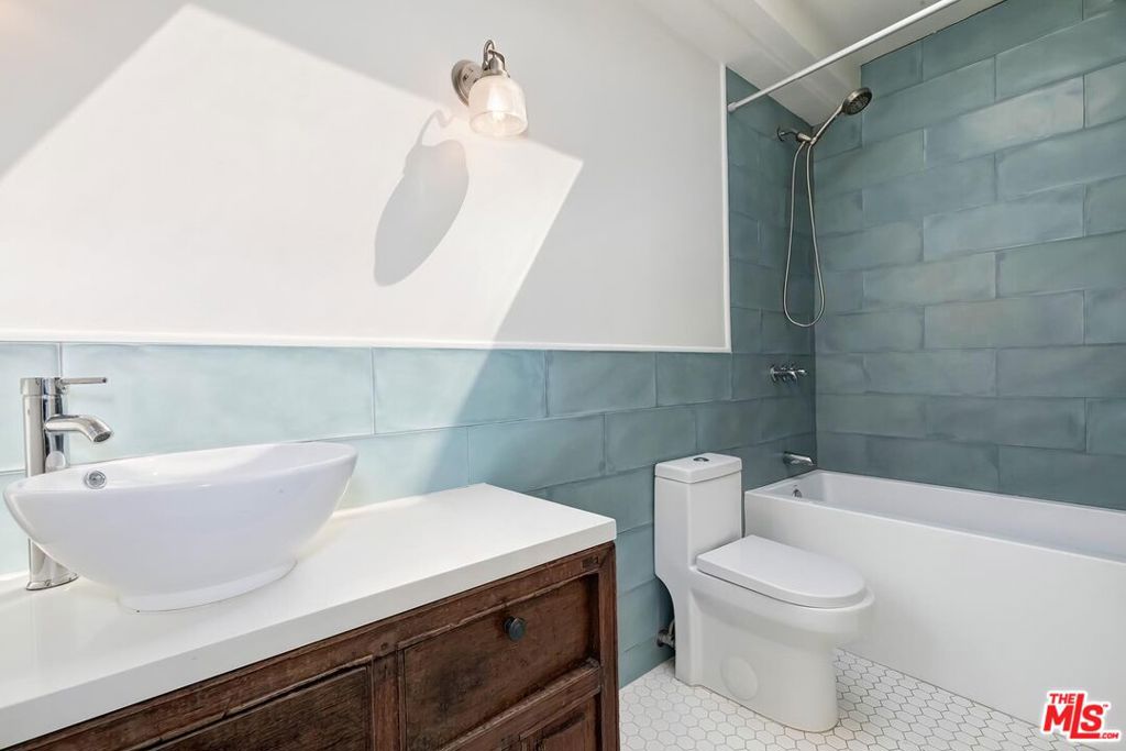 3493 Mandeville Canyon Road Property Photo 16