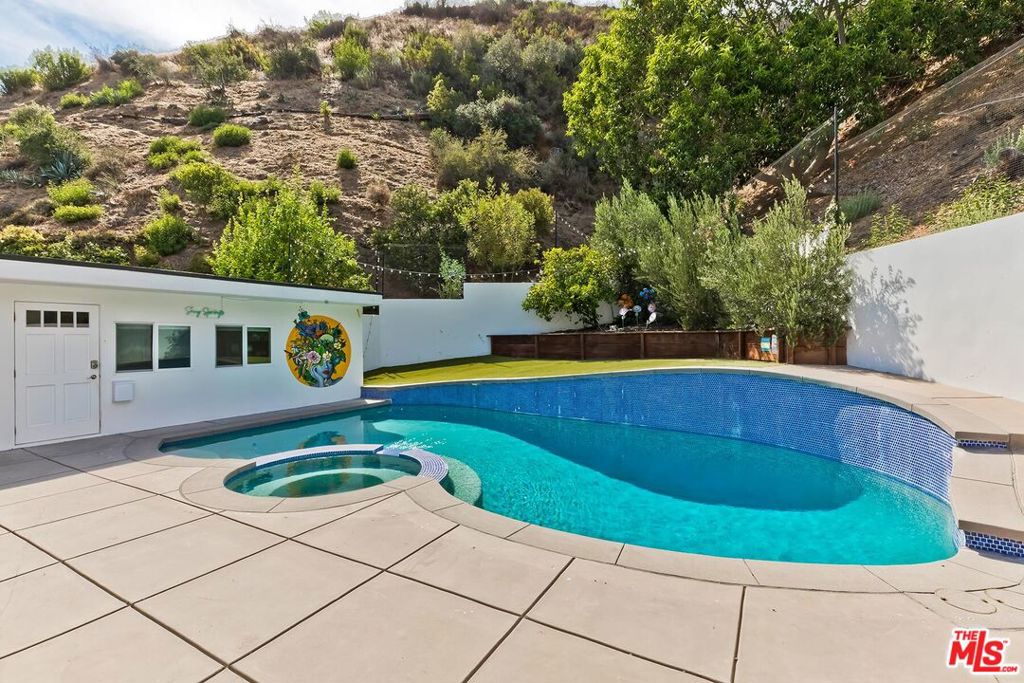 3493 Mandeville Canyon Road Property Photo 17