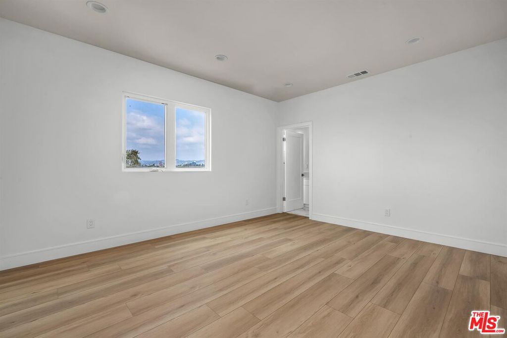 4703 Saturn Street Property Photo 8