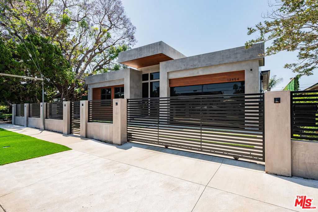 13454 Albers Street Property Photo 1