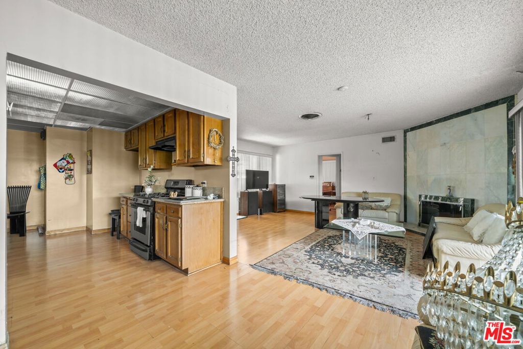 7351 Zelzah Avenue Property Photo 10