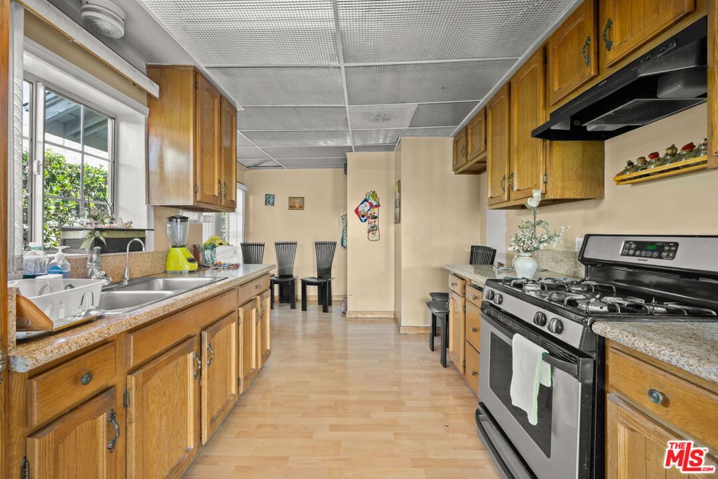 7351 Zelzah Avenue Property Photo 11
