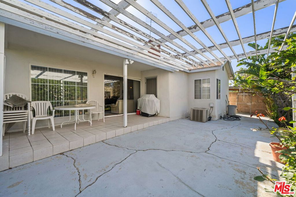 7351 Zelzah Avenue Property Photo 18