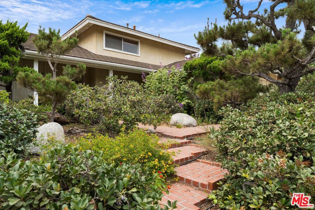 2243 Newquist Court Property Photo 1