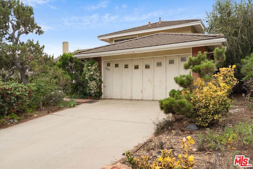 2243 Newquist Court Property Photo 6