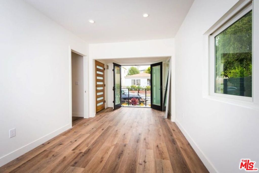 2341 Beach Avenue Property Photo 12