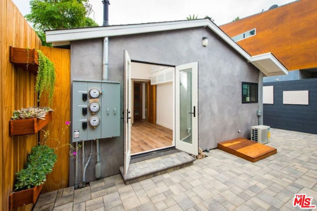 2341 Beach Avenue Property Photo 13