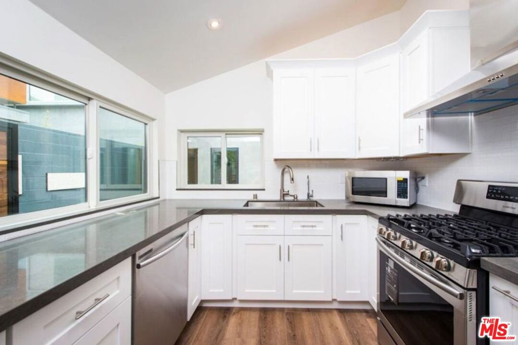 2341 Beach Avenue Property Photo 15