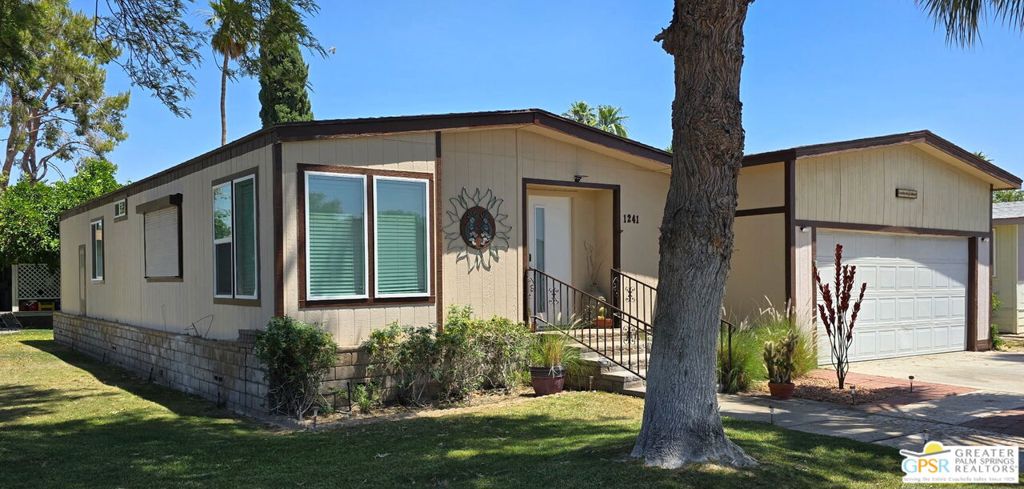 1241 Via Grande Property Photo 2