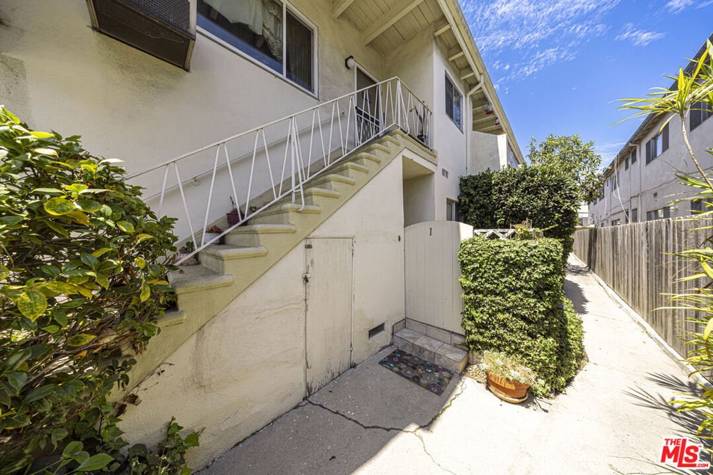 3722 Mentone Avenue Property Photo 5