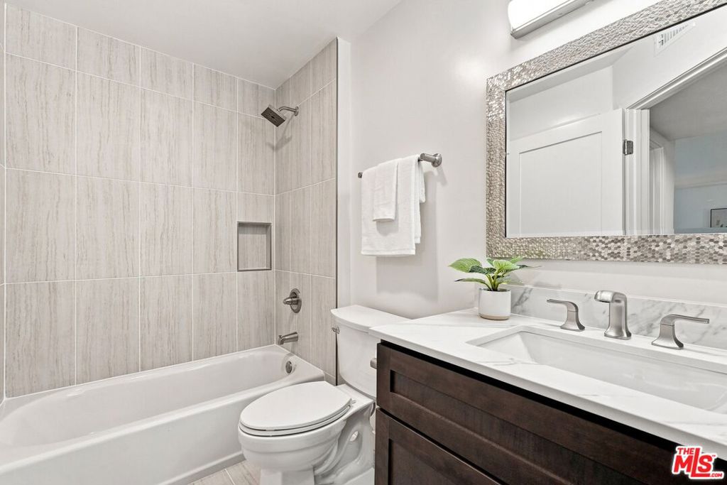 4401 Sepulveda Boulevard 202 Property Photo 9