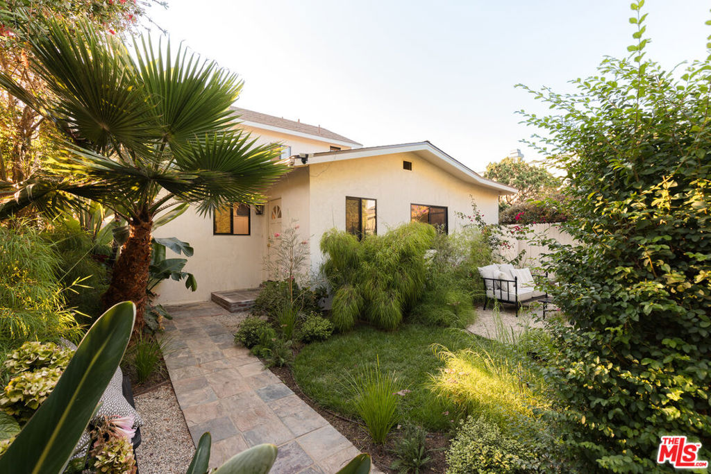 715 Nowita Place Property Photo 1
