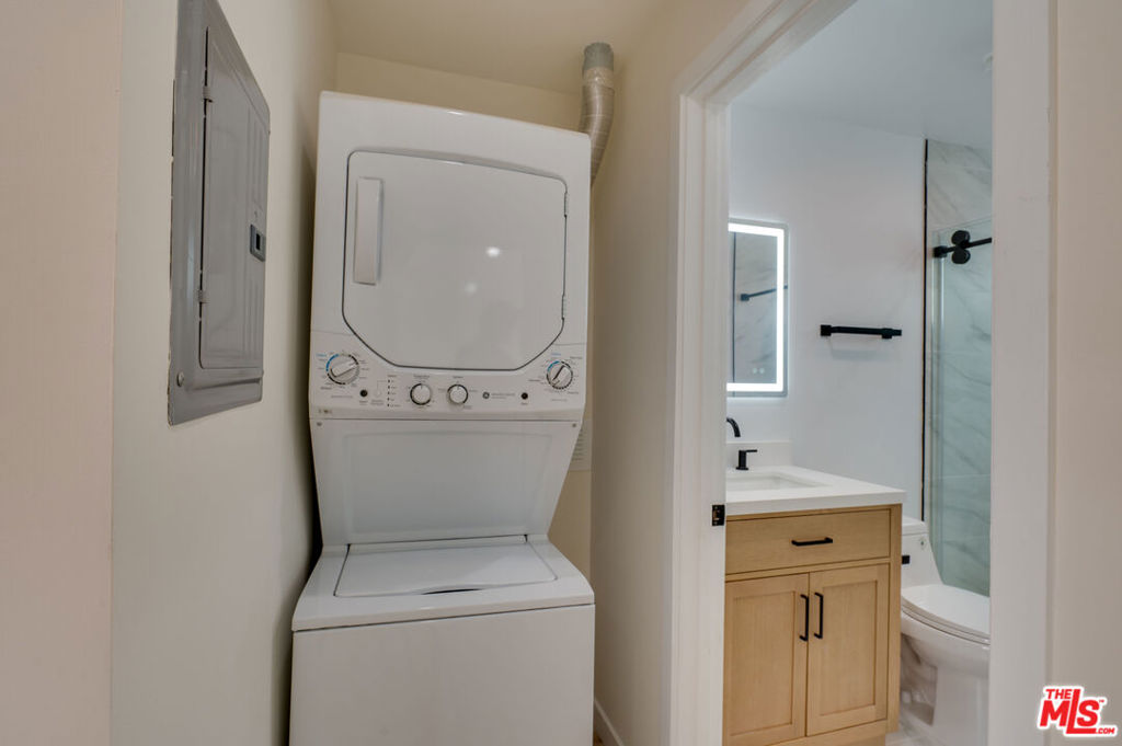 928 N San Vicente Boulevard 109 Property Photo 8