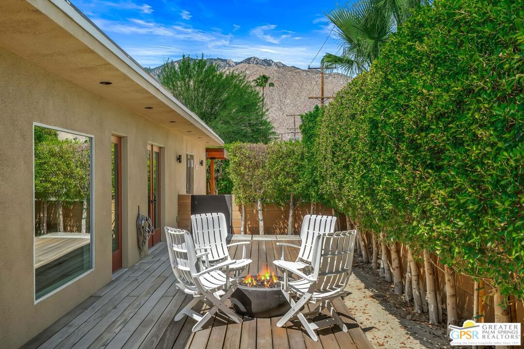 1653 E Sunny Dunes Road Property Photo 2