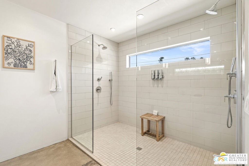 1653 E Sunny Dunes Road Property Photo 6