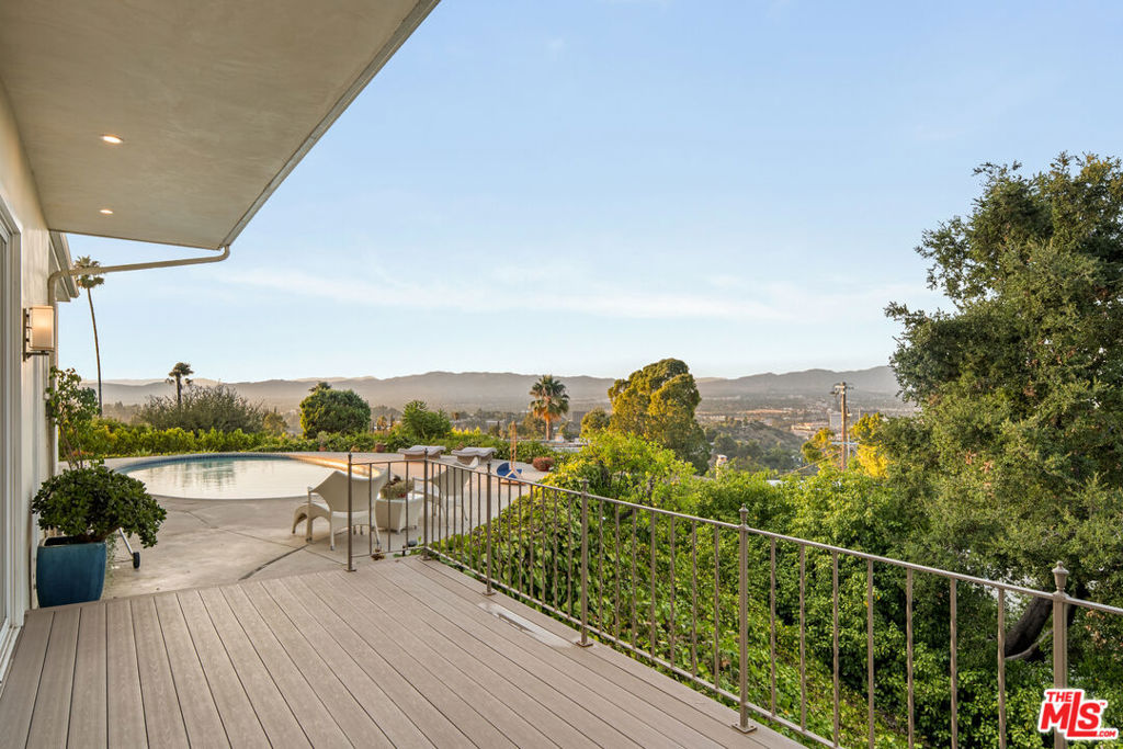 3340 Scadlock Lane Property Photo 6
