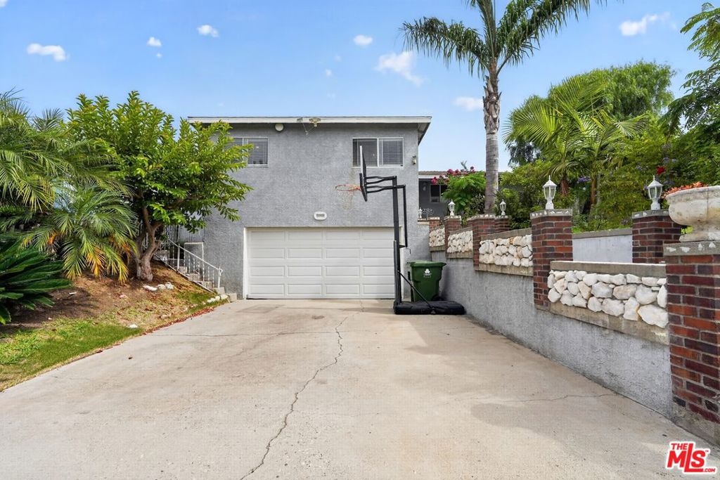 7615 Kittyhawk Avenue Property Photo 2