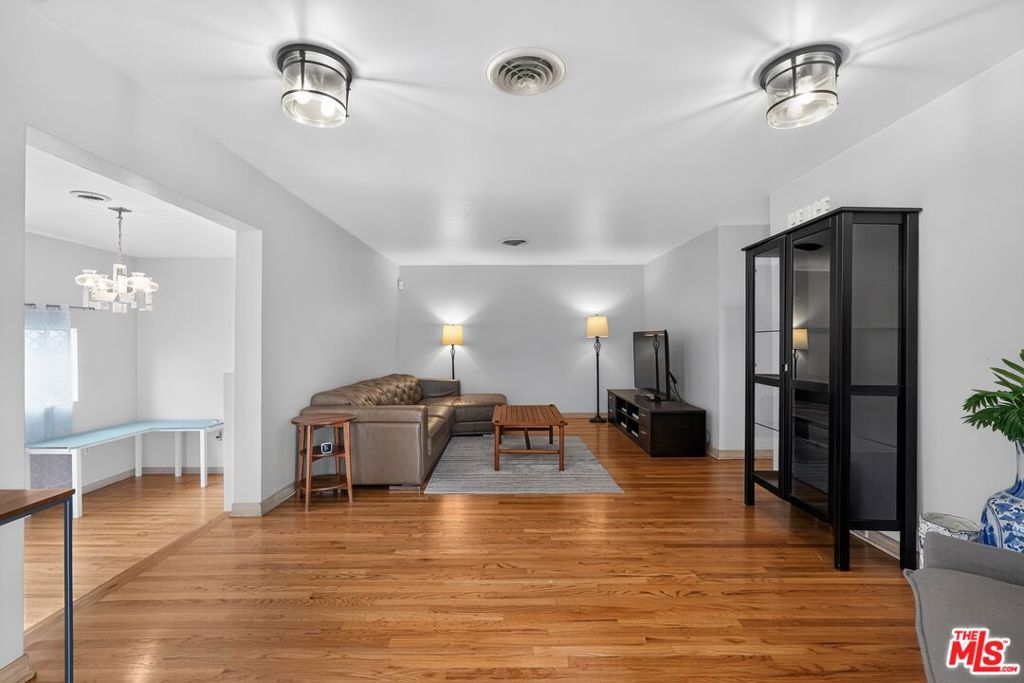 7615 Kittyhawk Avenue Property Photo 4