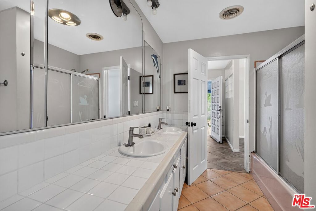7615 Kittyhawk Avenue Property Photo 19