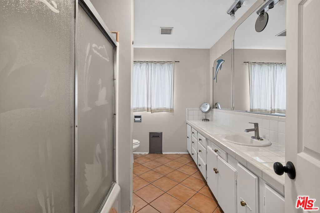 7615 Kittyhawk Avenue Property Photo 20