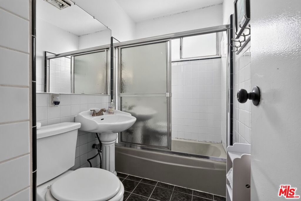 7615 Kittyhawk Avenue Property Photo 21