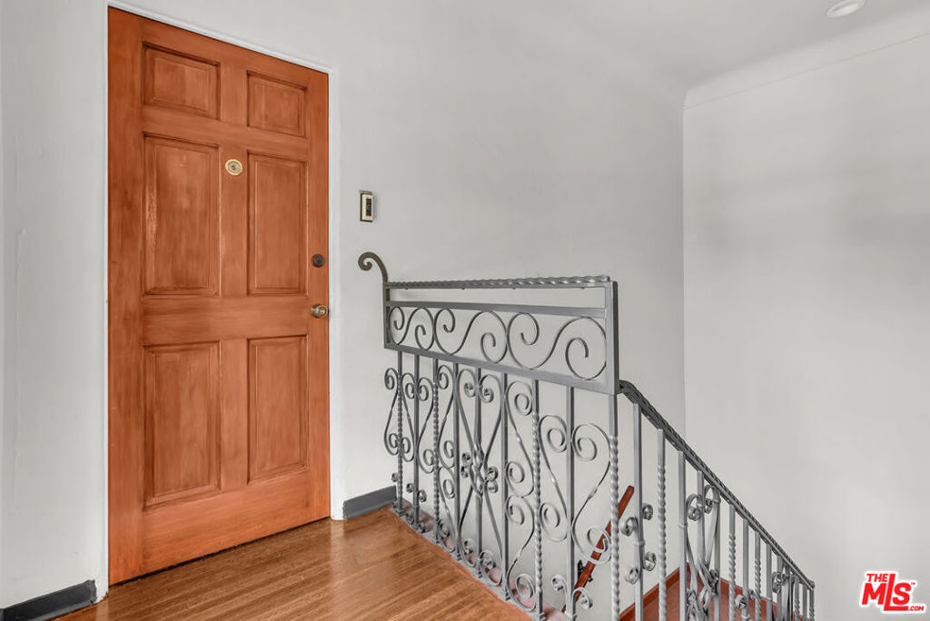 751 N Croft Avenue 1/2 Property Photo 2
