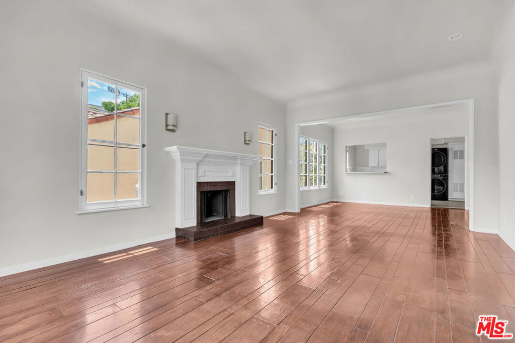 751 N Croft Avenue 1/2 Property Photo 4