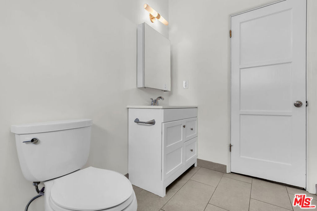 751 N Croft Avenue 1/2 Property Photo 17