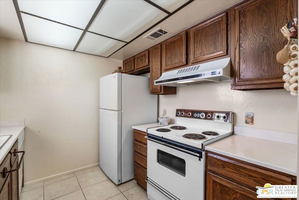 1050 E Ramon Road 15 Property Photo 12