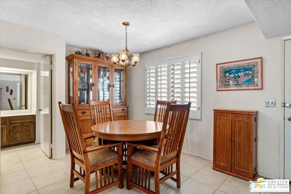 1050 E Ramon Road 15 Property Photo 15