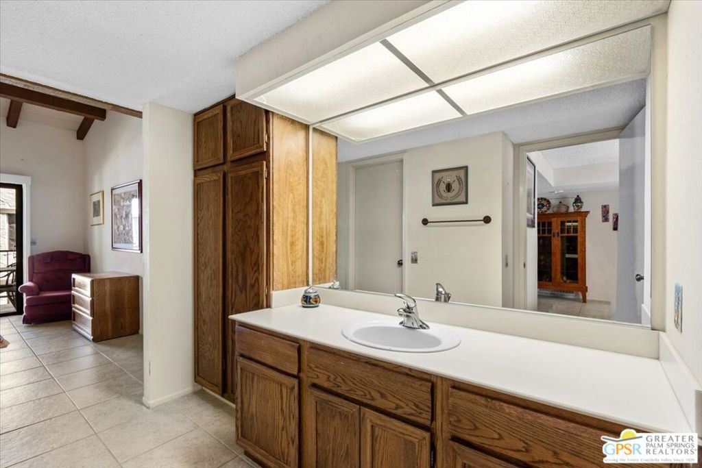 1050 E Ramon Road 15 Property Photo 21