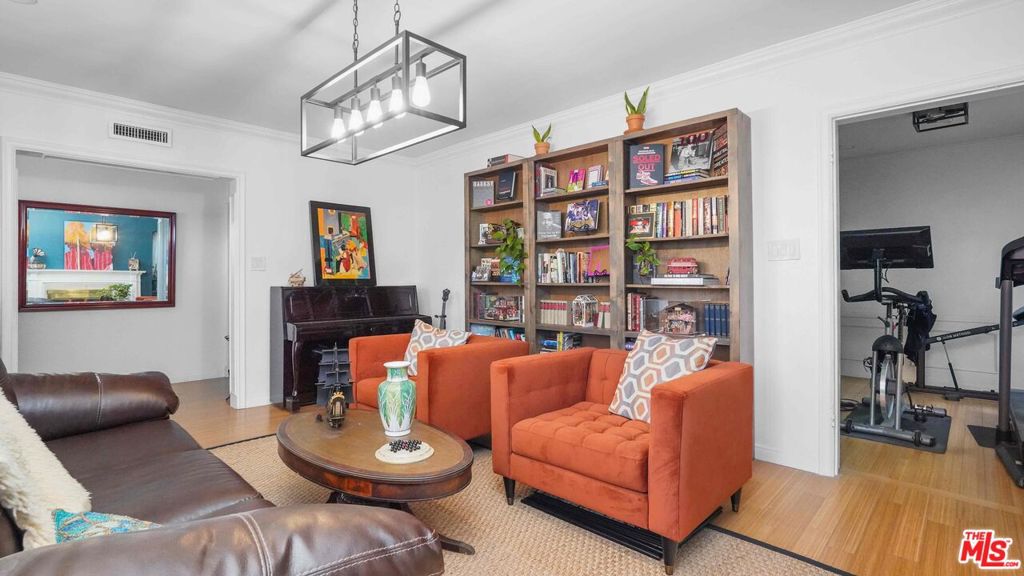 3801 Sutro Avenue Property Photo 6
