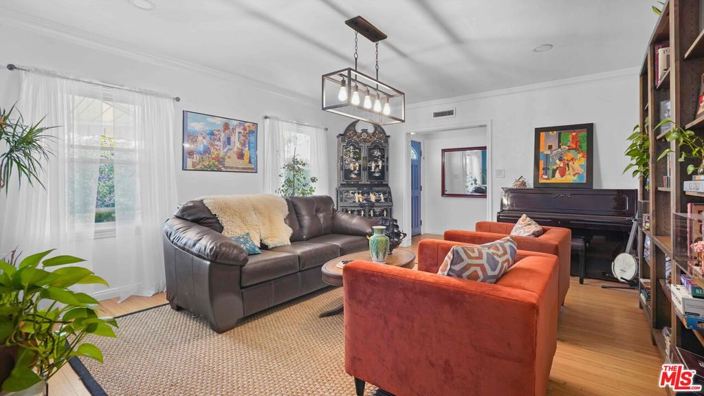 3801 Sutro Avenue Property Photo 7