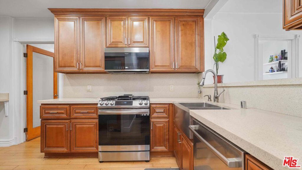 3801 Sutro Avenue Property Photo 18